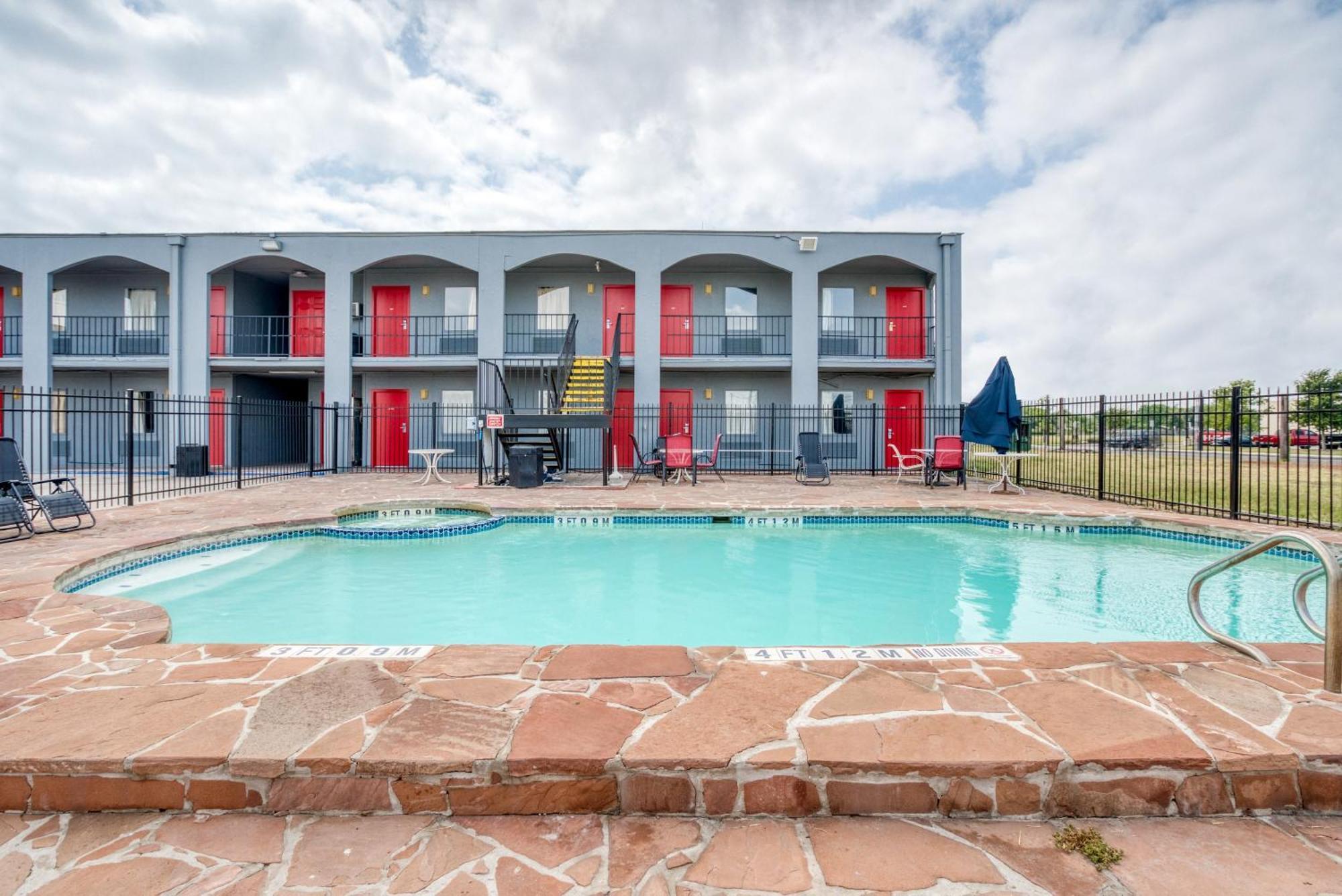 Oyo Hotel San Antonio Lackland Air Force Base West 외부 사진