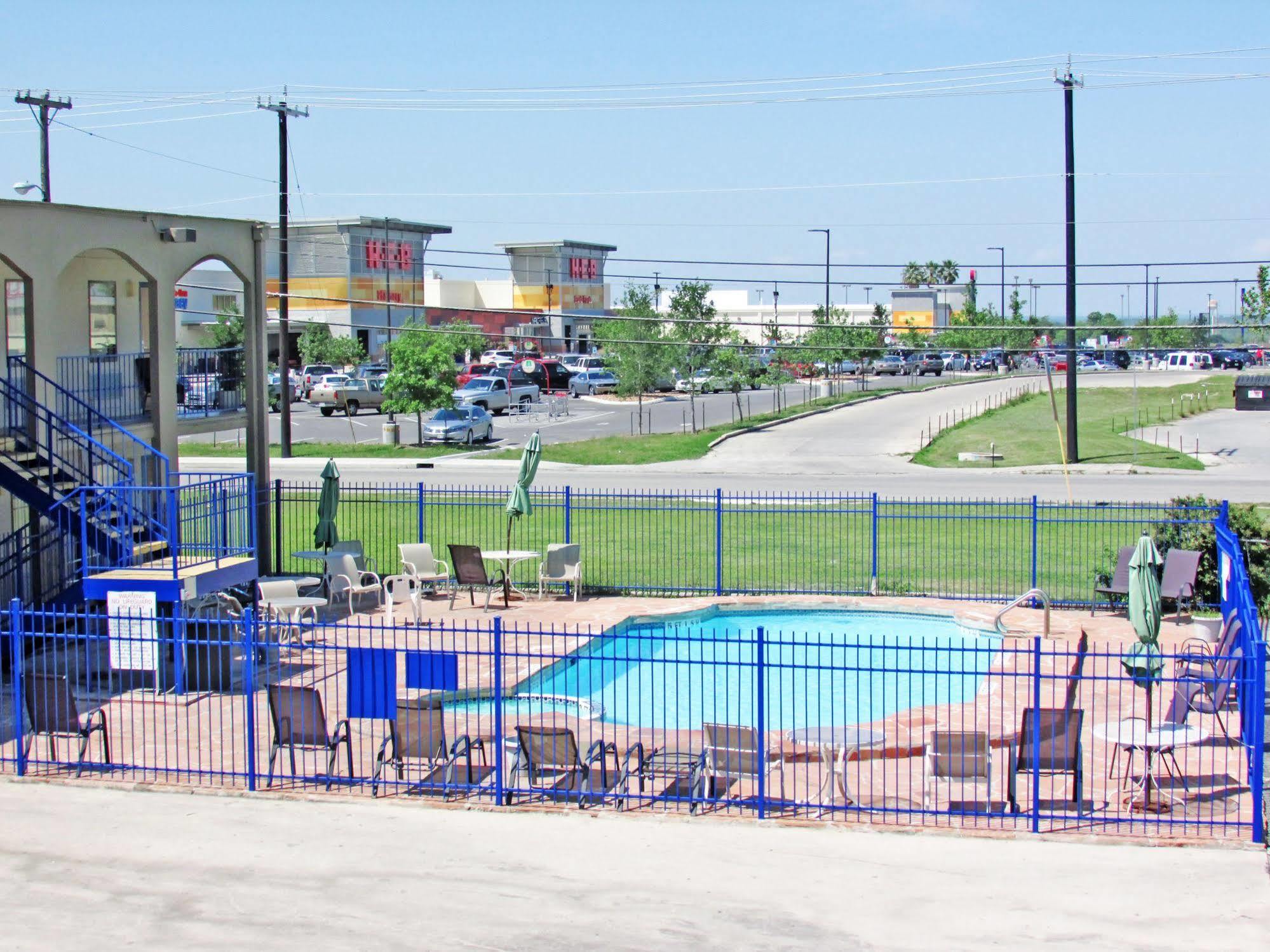 Oyo Hotel San Antonio Lackland Air Force Base West 외부 사진